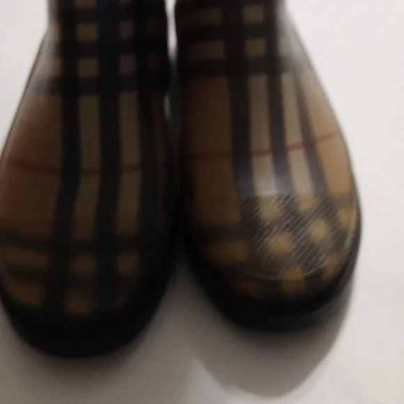 BURBERRY RAIN BOOTS - Picture 2 of 9